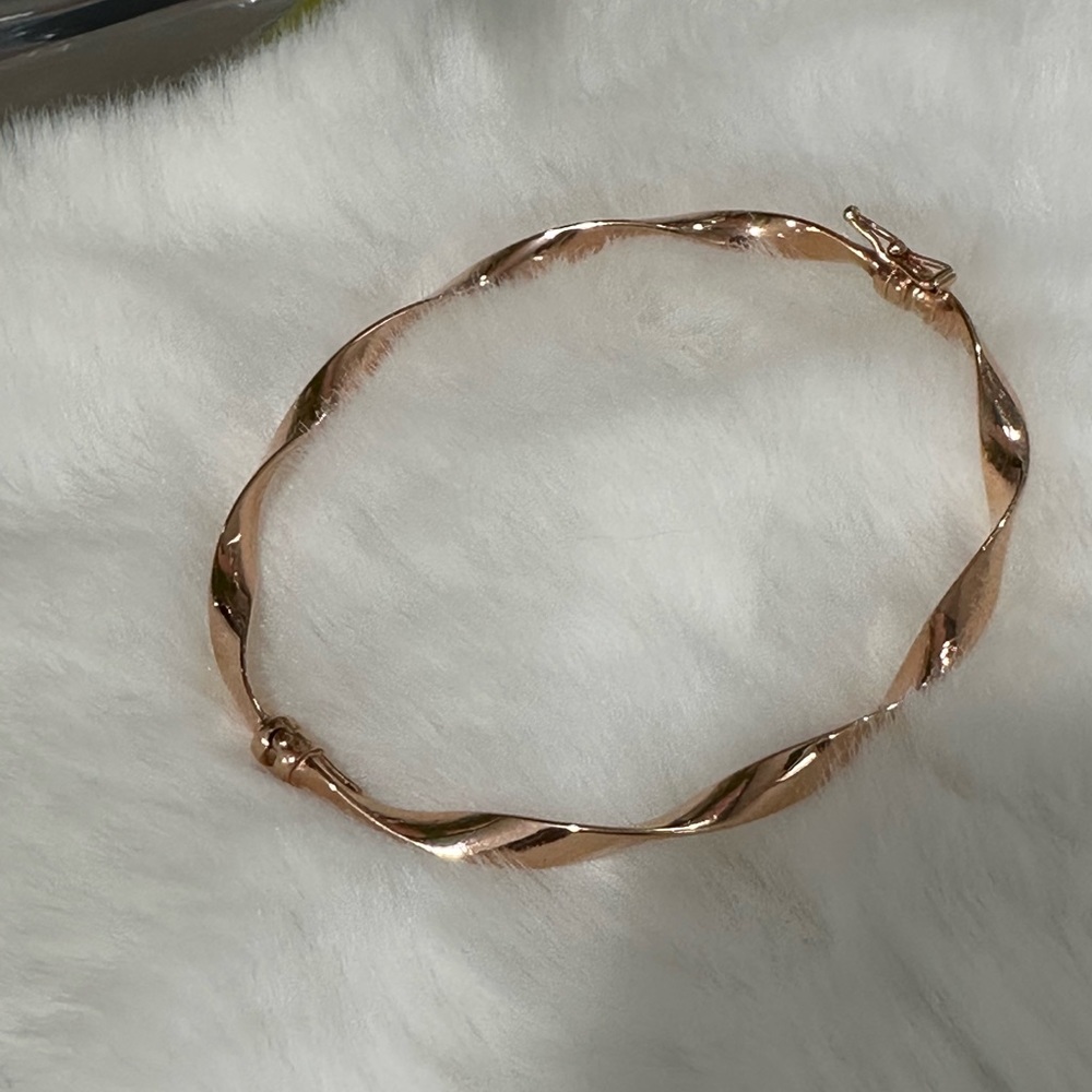 Beautiful Gold Rose Bracelet Bangle 💕